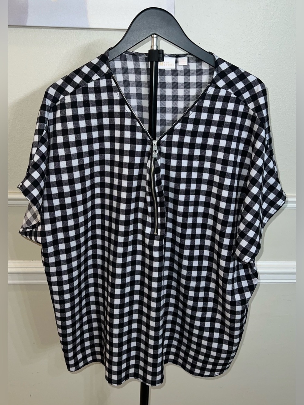 Belle By Kim Gravel Black & White Gingham Signature Zip-Front Woven Blouse! 1X. - Picture 5 of 14